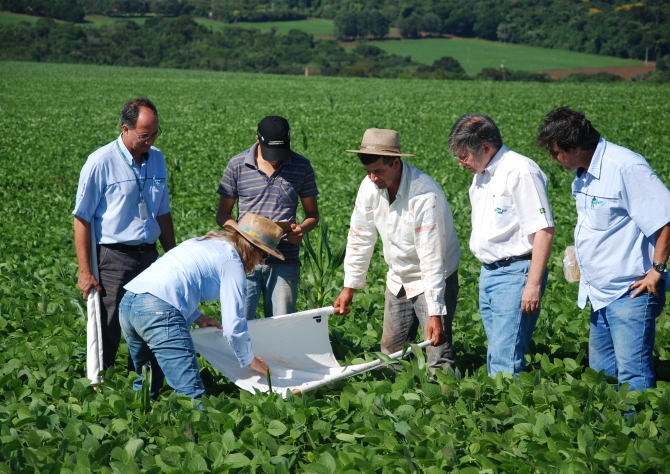 Conab apresenta ações da agricultura familiar em oficina na Bolívia