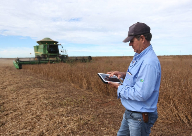 WhatsApp e Facebook são as redes mais acessadas no campo